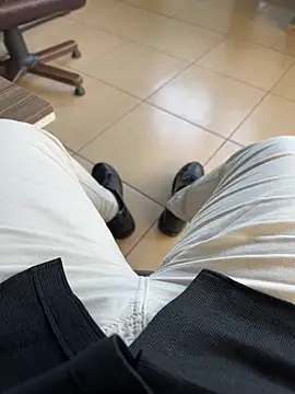 Snapshot of S2kicibey06 chatting on March 22, 2025, 11:32 am S2kicibey06 online show from March 22, 2025, 11:32 am