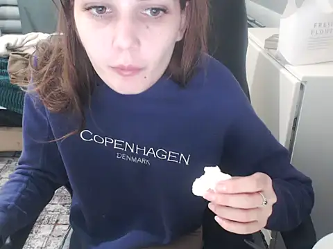 Snapshot of Laco-cO chatting on December 21, 2025, 3:25 pm Laco-cO online show from December 21, 2025, 3:25 pm