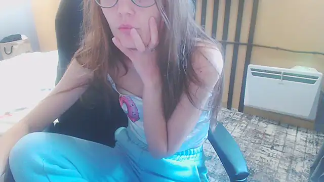 Snapshot of Laco-cO chatting on November 21, 2025, 6:45 am Laco-cO online show from November 21, 2025, 6:45 am