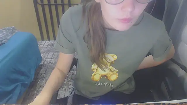 Snapshot of Laco-cO chatting on November 6, 2025, 7:40 pm Laco-cO online show from November 6, 2025, 7:40 pm