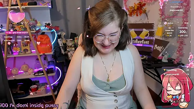 HunnyyLove online show from October 1, 2025, 5:17 pm