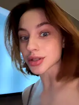 Camilla Railian online show from October 5, 2025, 4:09 pm