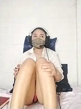  Shimmerlyn  online show from March 1, 2025, 8:42 pm