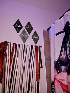 Snapshot of linalooove chatting on September 29, 2025, 6:42 am linalooove online show from September 29, 2025, 6:42 am