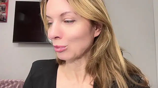 RachellAmazing online show from February 19, 2025, 9:25 pm