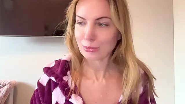 RachellAmazing online show from February 15, 2025, 10:00 am