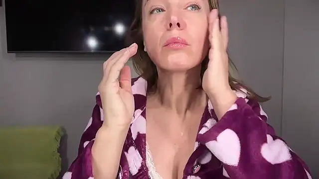 RachellAmazing online show from October 18, 2025, 5:20 am