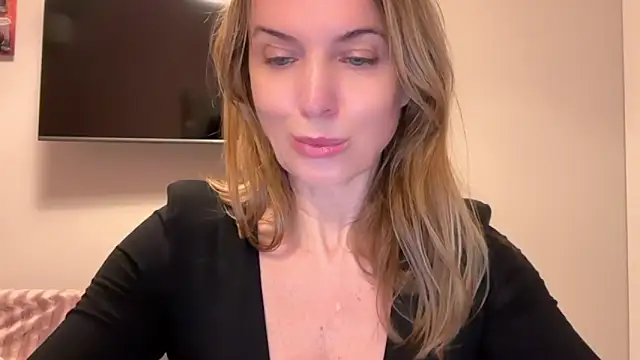 RachellAmazing online show from February 26, 2025, 4:27 pm