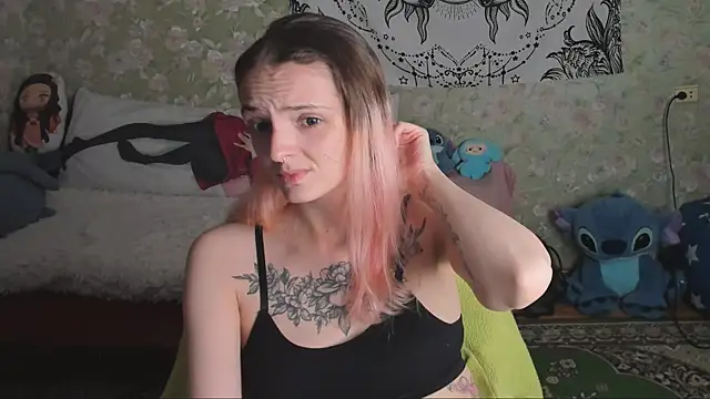 Snapshot of Cutie_Adelia chatting on September 28, 2025, 10:00 am Cutie Adelia online show from September 28, 2025, 10:00 am