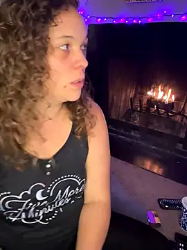 AuroraSummers online show from October 10, 2025, 4:35 am