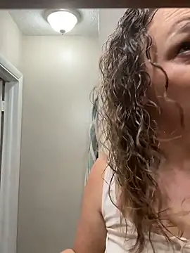 AuroraSummers online show from September 25, 2025, 2:23 pm