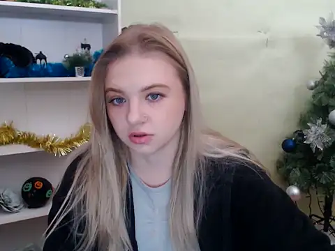 Snapshot of CrazyGloria chatting on December 4, 2024, 6:05 am CrazyGloria online show from December 4, 2024, 6:05 am