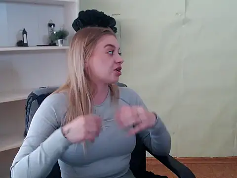 Snapshot of CrazyGloria chatting on March 20, 2025, 9:15 am CrazyGloria online show from March 20, 2025, 9:15 am