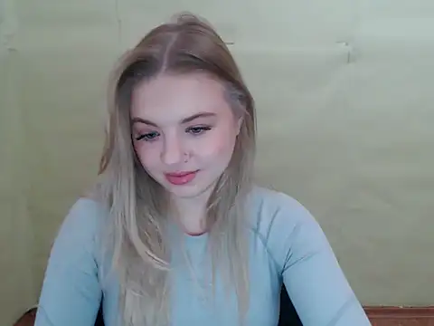 Snapshot of CrazyGloria chatting on December 2, 2024, 6:05 am CrazyGloria online show from December 2, 2024, 6:05 am