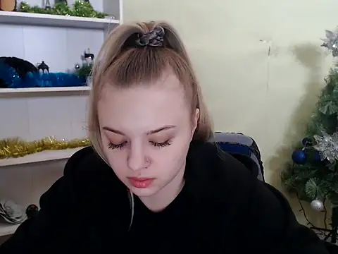 Snapshot of CrazyGloria chatting on January 25, 2025, 6:23 am CrazyGloria online show from January 25, 2025, 6:23 am