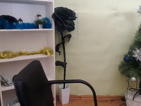 Snapshot of CrazyGloria chatting on December 11, 2024, 6:36 am CrazyGloria online show from December 11, 2024, 6:36 am