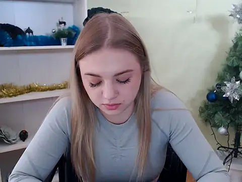 Snapshot of CrazyGloria chatting on January 6, 2025, 9:30 am CrazyGloria online show from January 6, 2025, 9:30 am