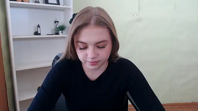 Snapshot of CrazyGloria chatting on February 24, 2025, 9:43 am CrazyGloria online show from February 24, 2025, 9:43 am