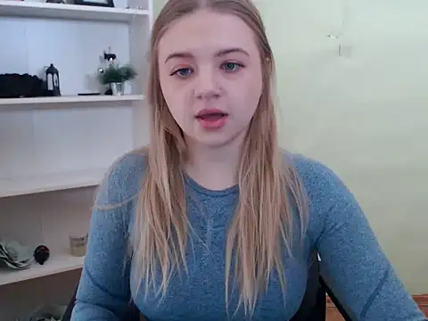 Snapshot of CrazyGloria chatting on February 8, 2025, 6:22 am CrazyGloria online show from February 8, 2025, 6:22 am