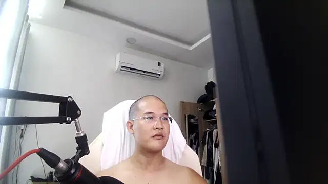 luckyjackie25 online show from September 28, 2025, 3:46 am