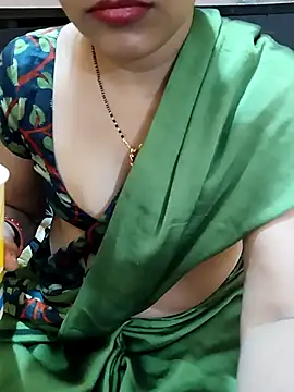 Snapshot of Diya_143 chatting on October 22, 2025, 9:20 am Diya 143 online show from October 22, 2025, 9:20 am