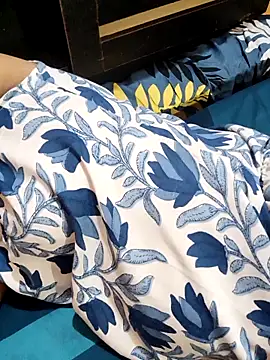 Snapshot of Diya_143 chatting on October 6, 2025, 6:19 pm Diya 143 online show from October 6, 2025, 6:19 pm