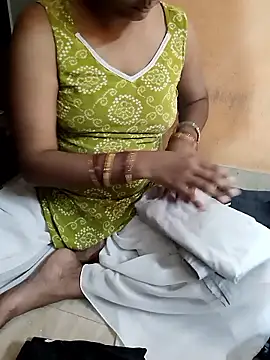 Snapshot of Diya_143 chatting on October 3, 2025, 4:03 am Diya 143 online show from October 3, 2025, 4:03 am