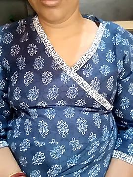 Snapshot of Diya_143 chatting on October 7, 2025, 6:36 am Diya 143 online show from October 7, 2025, 6:36 am