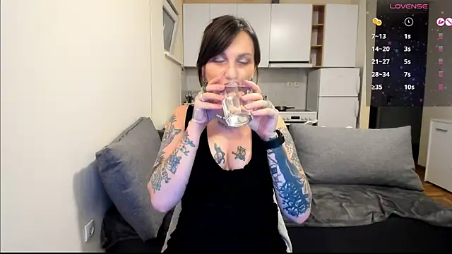 StacyTigerr online show from March 11, 2025, 10:53 pm