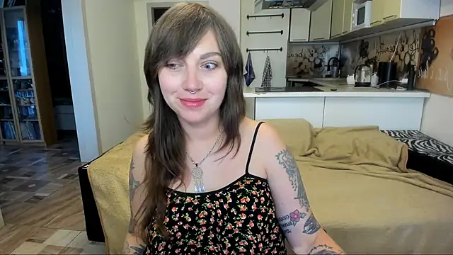 StacyTigerr online show from October 3, 2025, 1:45 pm