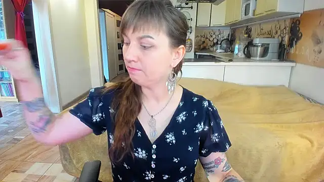 StacyTigerr online show from April 30, 2026, 12:01 pm