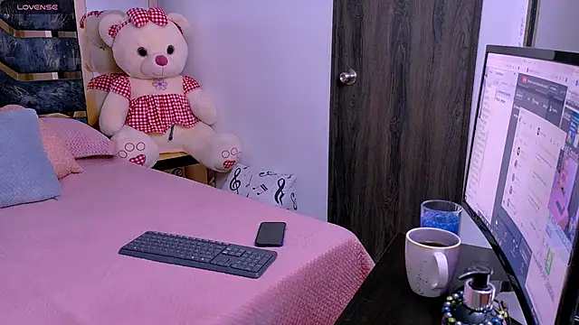 Tania white89 online show from May 22, 2026, 2:26 pm