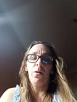 Snapshot of Dettybitch40 chatting on October 15, 2025, 6:49 pm Dettybitch40 online show from October 15, 2025, 6:49 pm