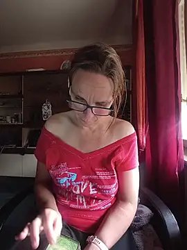 Snapshot of Dettybitch40 chatting on June 9, 2026, 2:40 pm Dettybitch40 online show from June 9, 2026, 2:40 pm