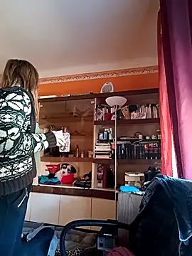 Snapshot of Dettybitch40 chatting on October 4, 2025, 8:27 am Dettybitch40 online show from October 4, 2025, 8:27 am