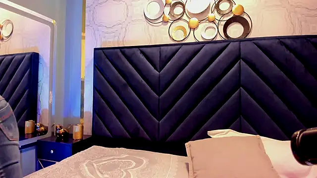 Snapshot of HannaPetit chatting on November 1, 2025, 7:08 pm HannaPetit online show from November 1, 2025, 7:08 pm