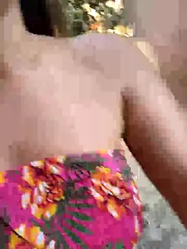 Snapshot of Emmabee123 chatting on September 22, 2025, 8:04 pm Emmabee123 online show from September 22, 2025, 8:04 pm