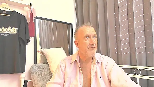 Snapshot of openminddaddy chatting on January 18, 2025, 12:36 pm openminddaddy online show from January 18, 2025, 12:36 pm