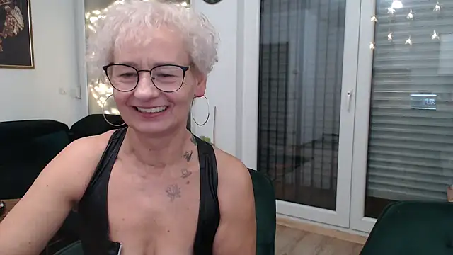 Hot Ann52 online show from December 19, 2024, 6:01 pm