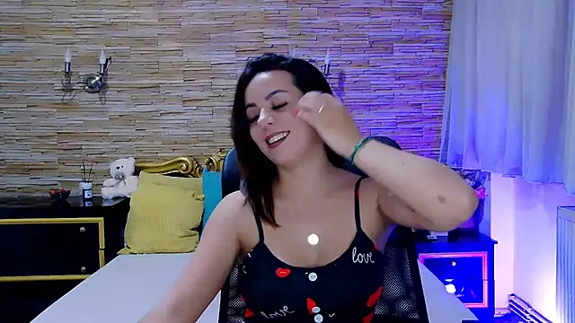 PlayfulElla online show from February 4, 2025, 12:44 pm