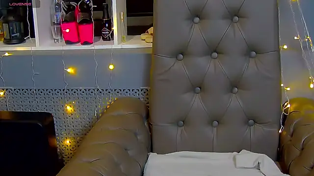 EveLibston online show from February 13, 2025, 11:17 am