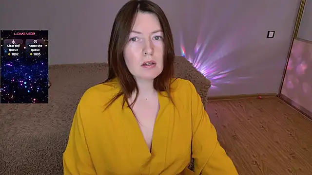 Snapshot of Kira_land chatting on October 5, 2025, 8:43 pm Kira land online show from October 5, 2025, 8:43 pm