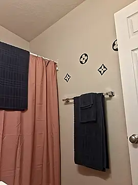 bootiebby online show from October 9, 2025, 1:39 am