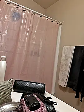 bootiebby online show from September 24, 2025, 5:19 pm