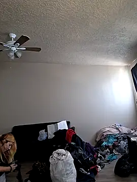 bootiebby online show from September 17, 2025, 8:33 pm