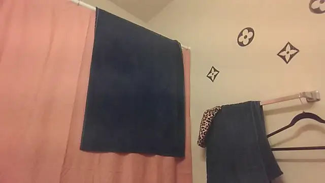 bootiebby online show from December 22, 2025, 11:32 am