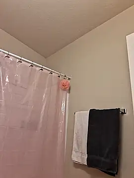 bootiebby online show from September 21, 2025, 9:09 pm