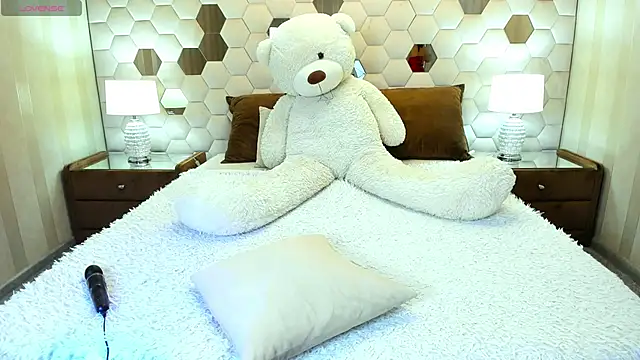 XLindaMilfX online show from April 19, 2026, 7:20 am