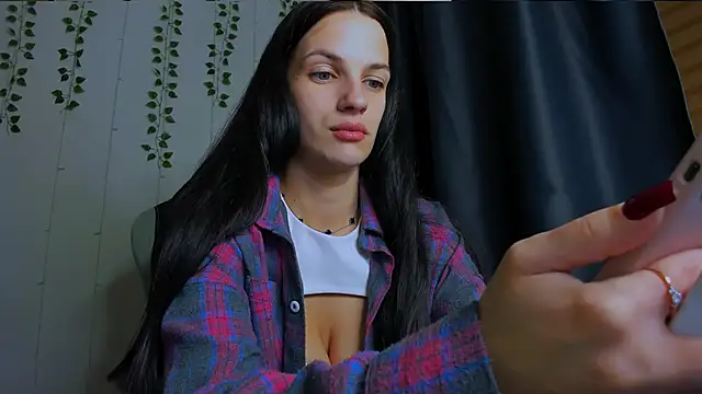 Snapshot of KarlaSim chatting on October 16, 2025, 3:20 pm KarlaSim online show from October 16, 2025, 3:20 pm