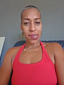 Snapshot of Goldenlace chatting on July 3, 2026, 6:47 pm Goldenlace online show from July 3, 2026, 6:47 pm